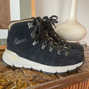 Women’s Danner Mountain 600 Hiking Boots
